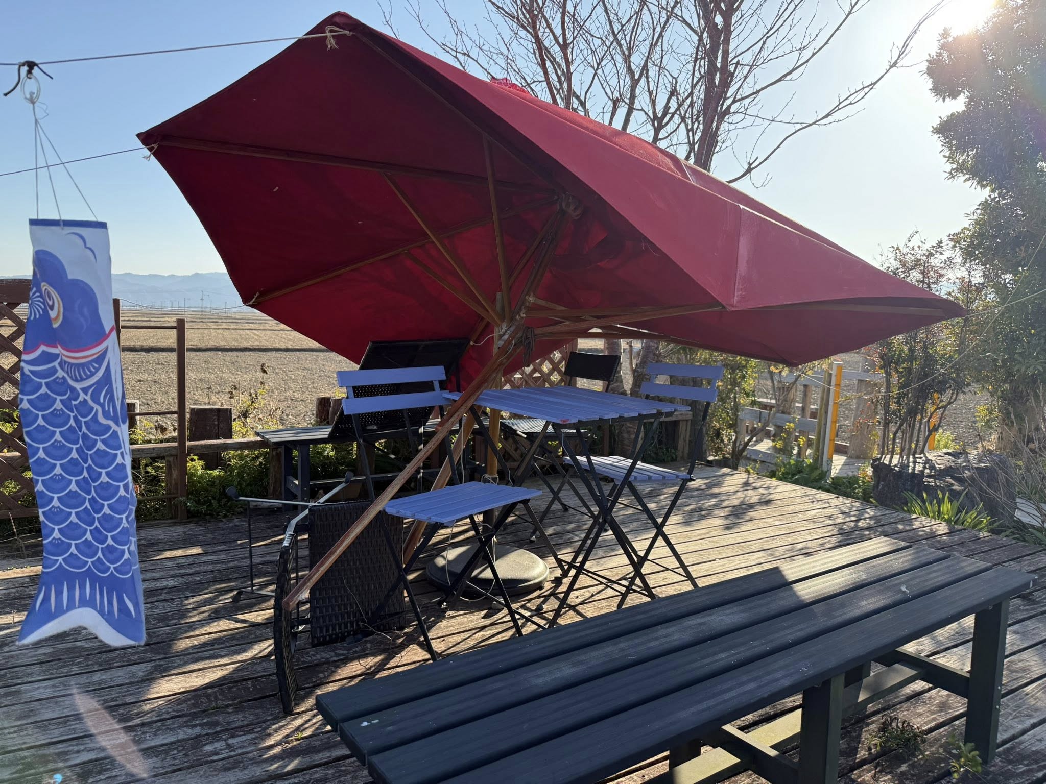 やすらぎの田園のパラソルが強風で壊れました。